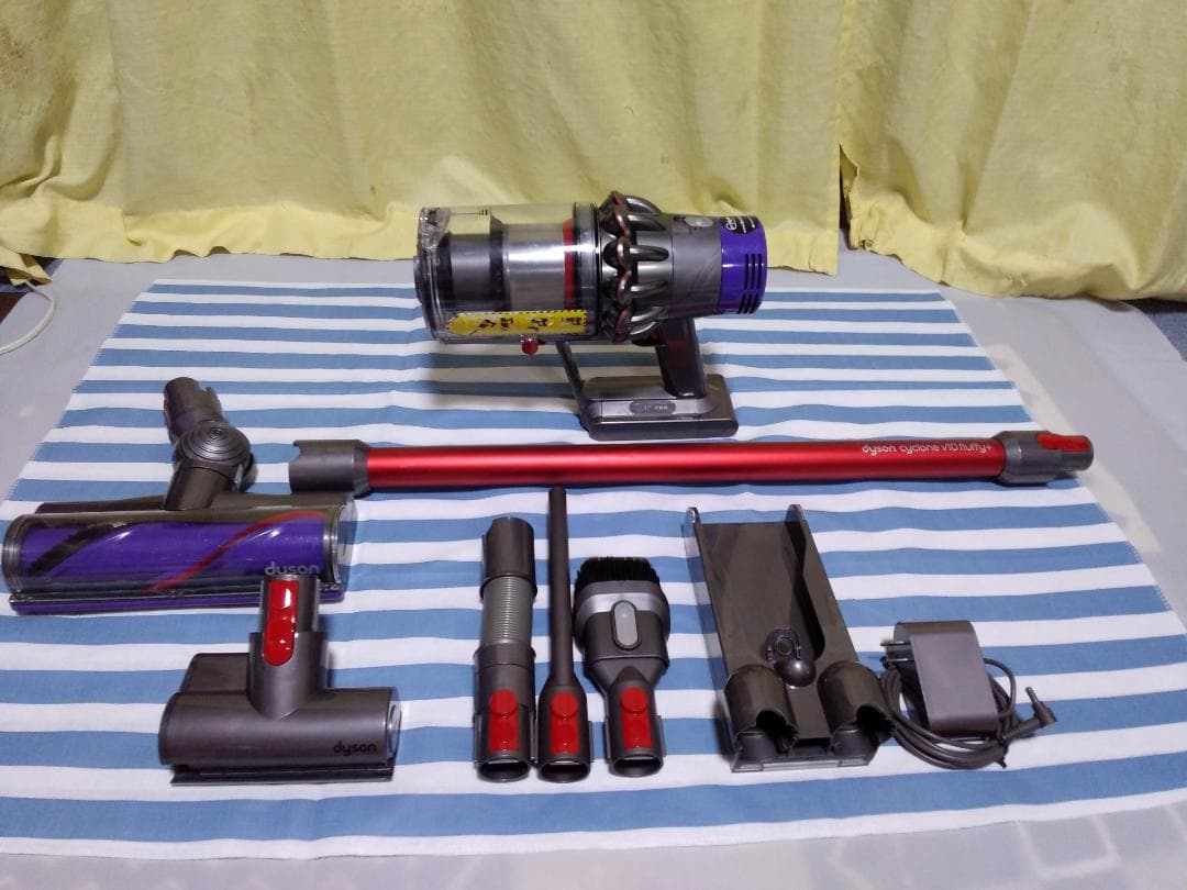 ＠takeさん専用ダイソン　掃除機　SV12　消耗部品交換、分解清掃済　⑪