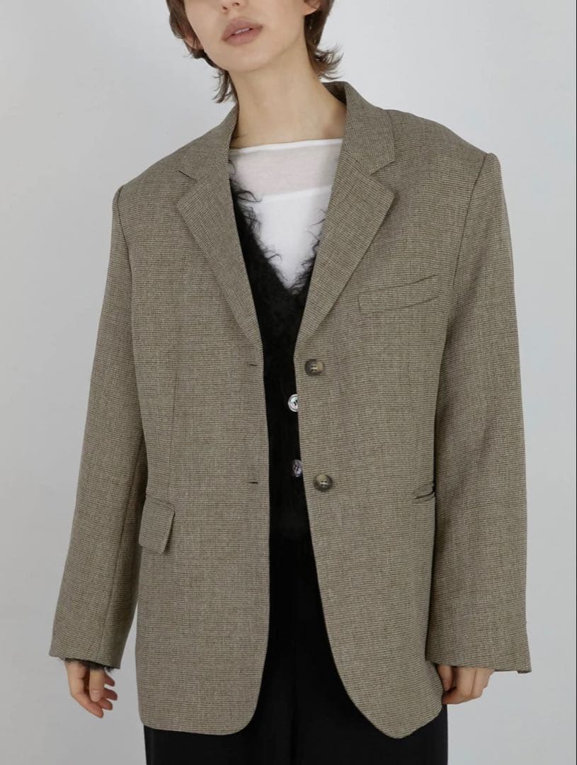 ベージュ テーラードジャケット スタンドカラー