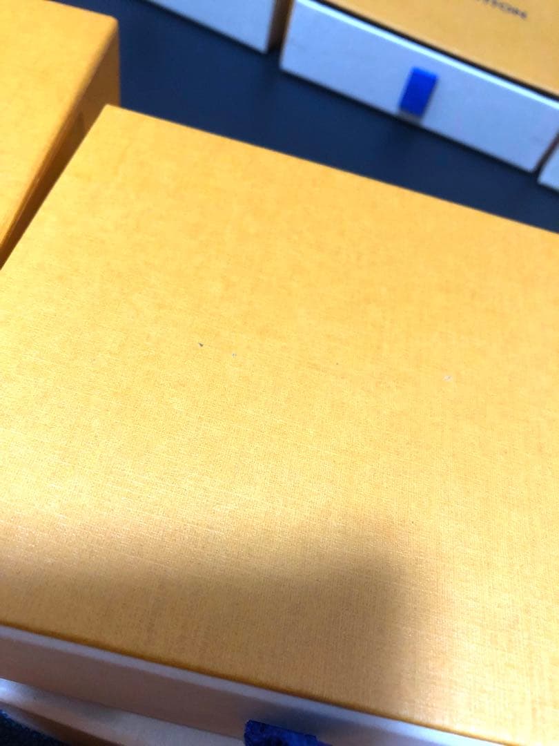 ルイヴィトン　折り財布箱