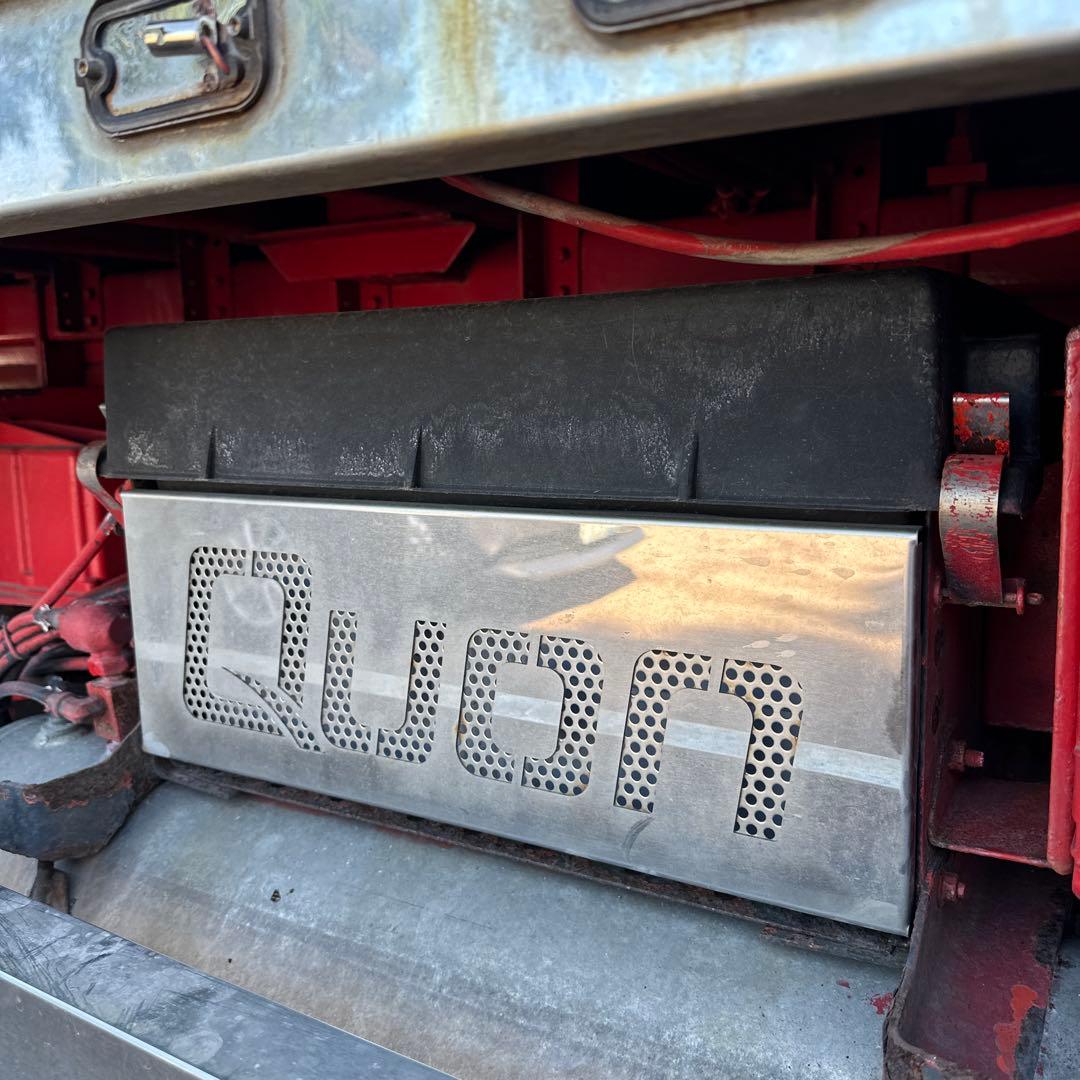 Quon クオン　バッテリーカバー