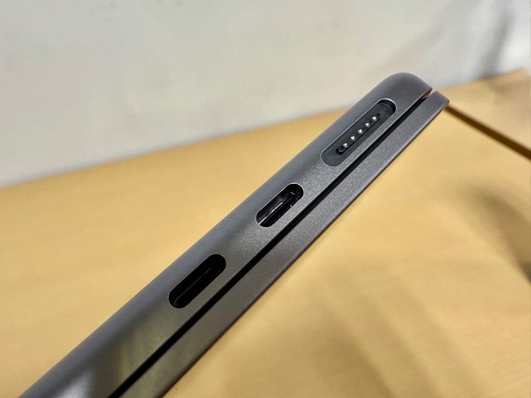 M2 MacBook Air 13.6 8GB / 512GB スペースグレイ