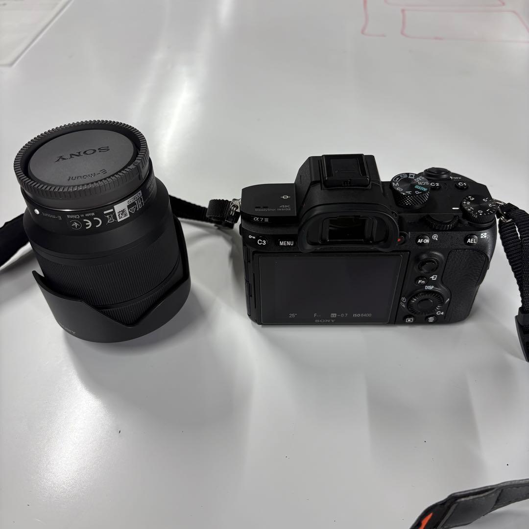 【美品】Sony α7 III ミラーレスカメラ 本体とレンズ付き