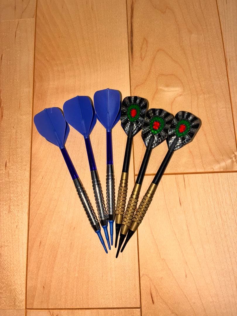 ダーツスタンド。ダーツ・ダーツボード付き