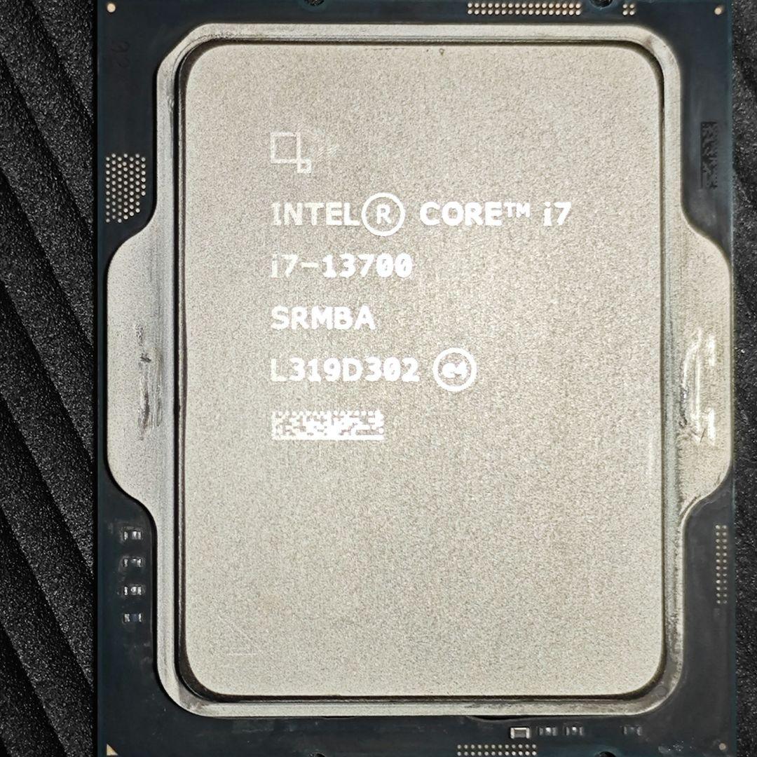 【中古】Intel Core i7-13700 BOX