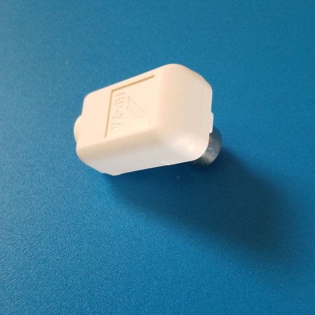 アンテナの壁面プラグ