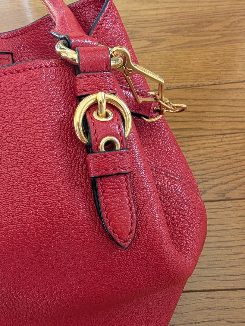 MIU MIU　ミューミュー　 赤 　レザー　ハンドバッグ
