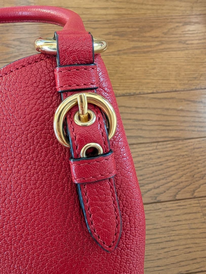 MIU MIU　ミューミュー　 赤 　レザー　ハンドバッグ