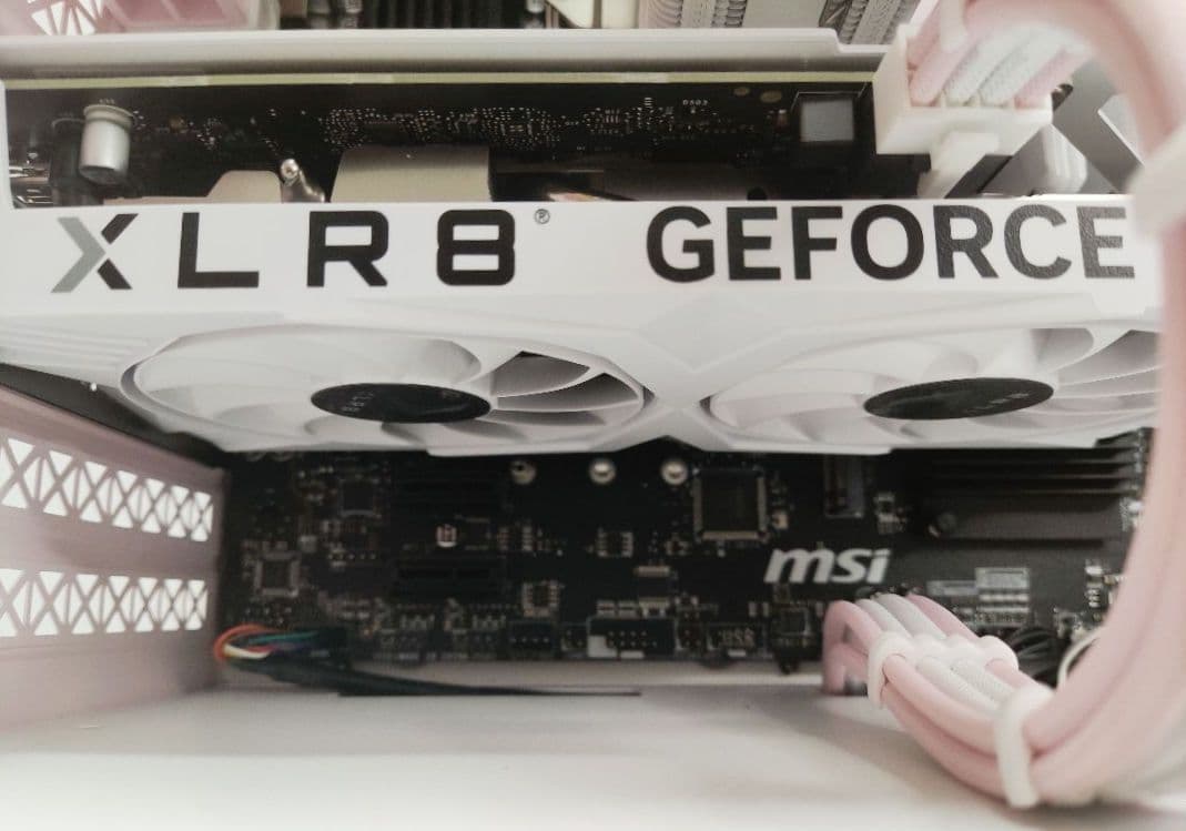 パステルピンクのゲーミングPC 新品パーツRyzen 5700X RTX4060