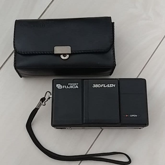 ポケットフジカ　カメラ　レトロ