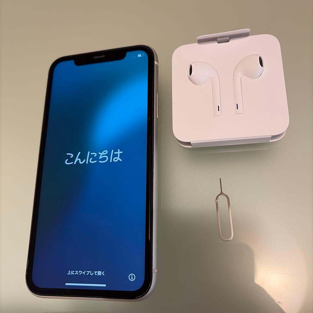 iPhone11 64G ホワイト　未使用イヤホン付