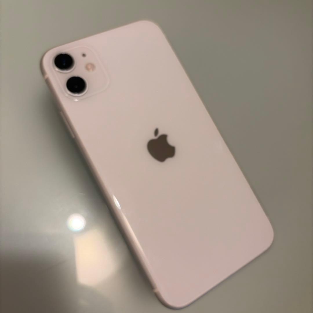 iPhone11 64G ホワイト　未使用イヤホン付