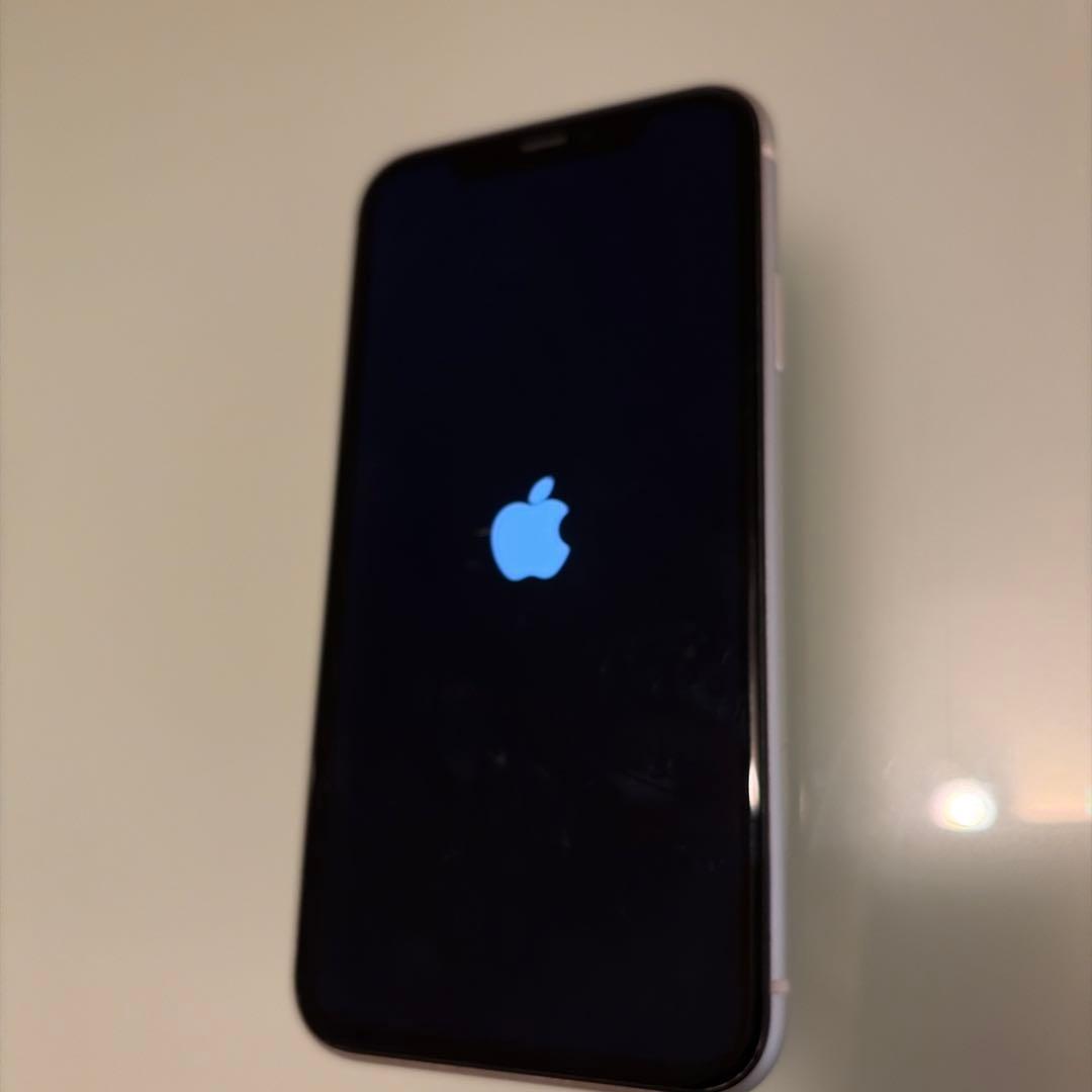 iPhone11 64G ホワイト　未使用イヤホン付