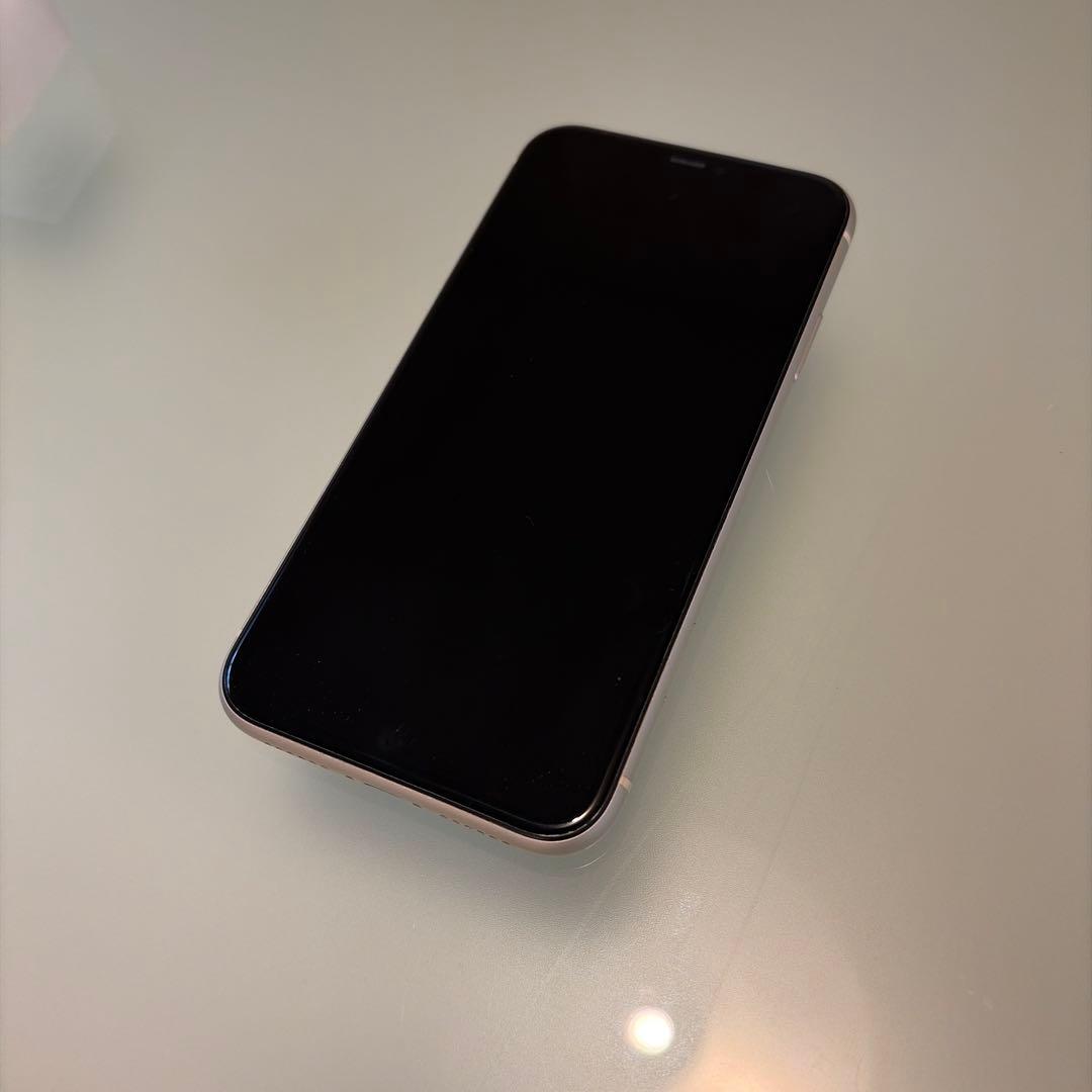 iPhone11 64G ホワイト　未使用イヤホン付