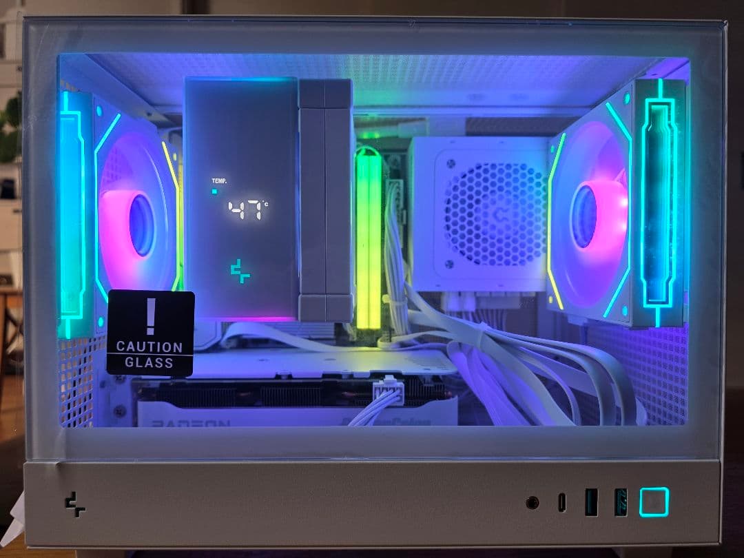 【白色小型ゲーミングPC】RX 9060 XT / ryzen7 7700