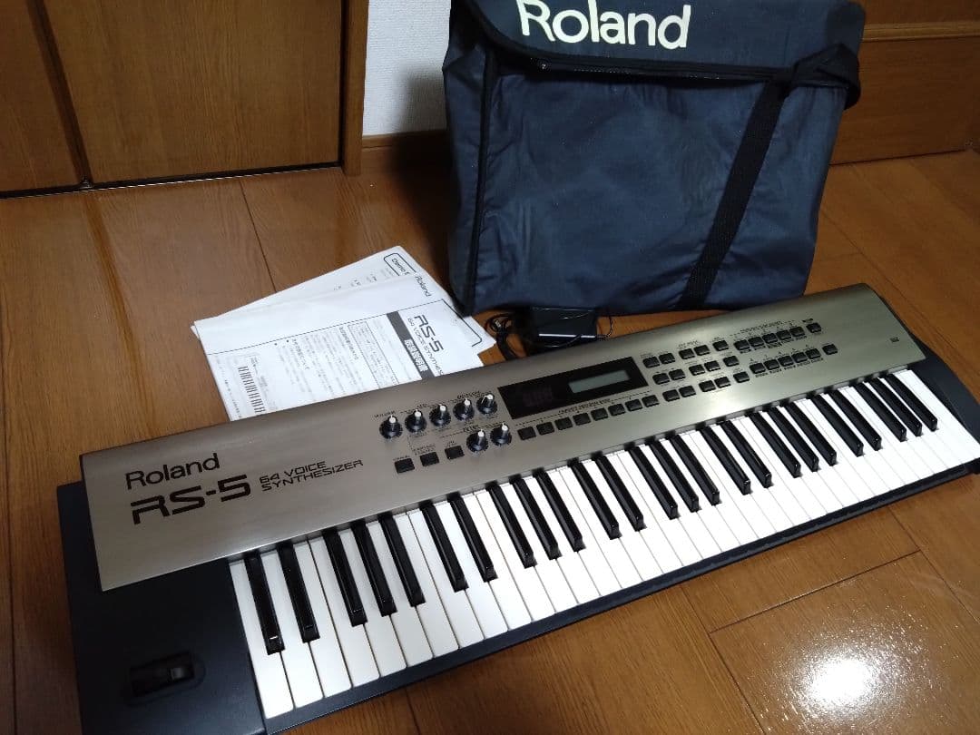 Roland RS-5 64 Voice Synthesizerソフトカバー付き