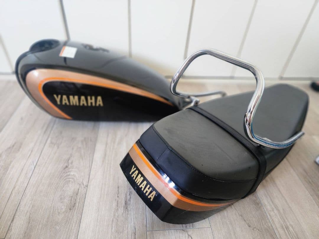 SR400 1998年発売！新品初期型復刻タンク 　シート＆タンデムバーセット