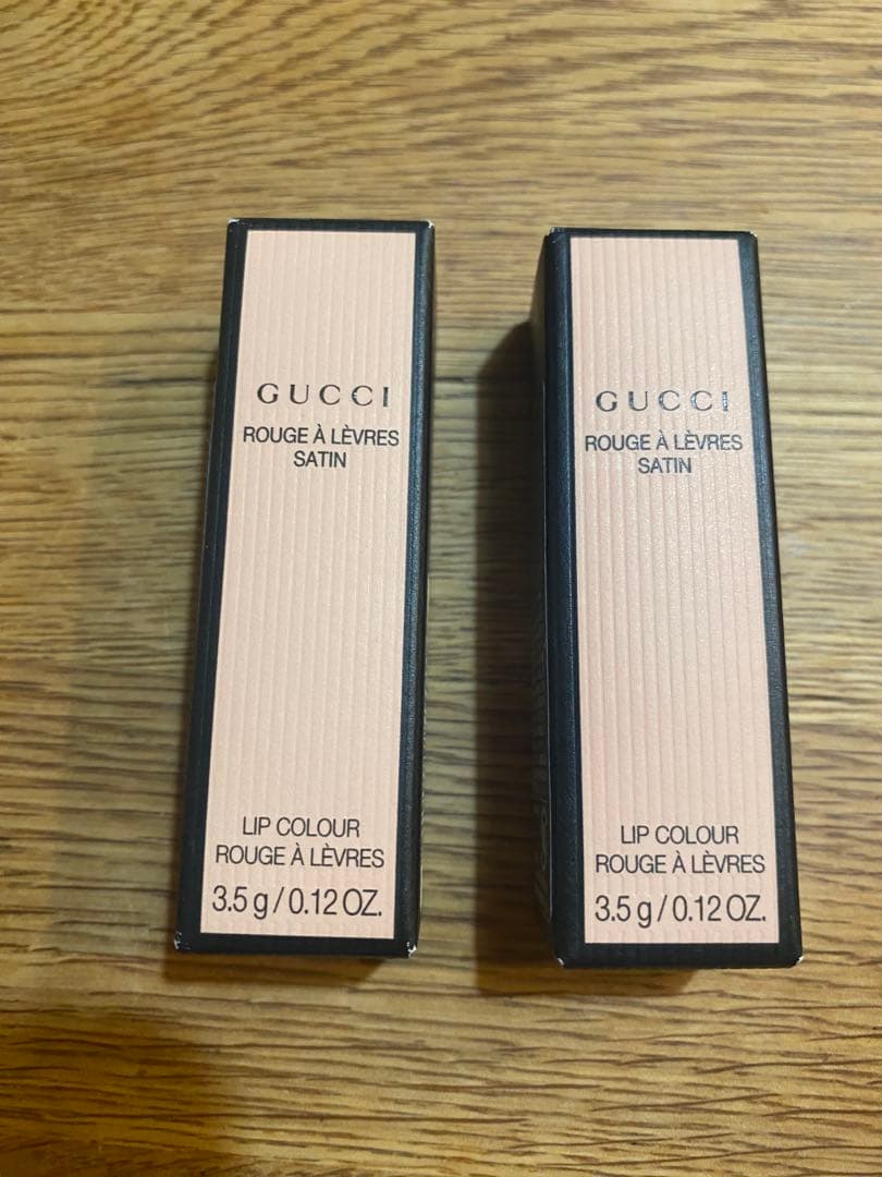 Gucciのルージュ2本、クッションファンデーション、フェイスパウダー4点セット