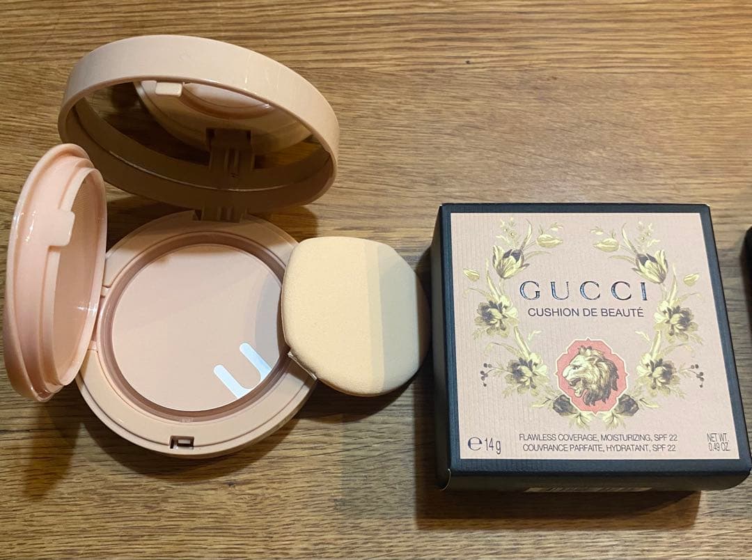 Gucciのルージュ2本、クッションファンデーション、フェイスパウダー4点セット