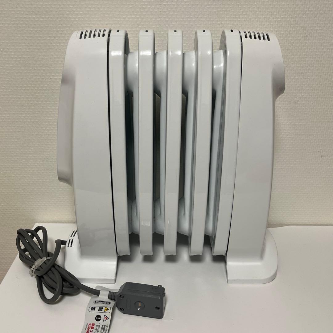 DeLonghi デロンギ ミニ オイルヒーター ホワイト　NJ0505E