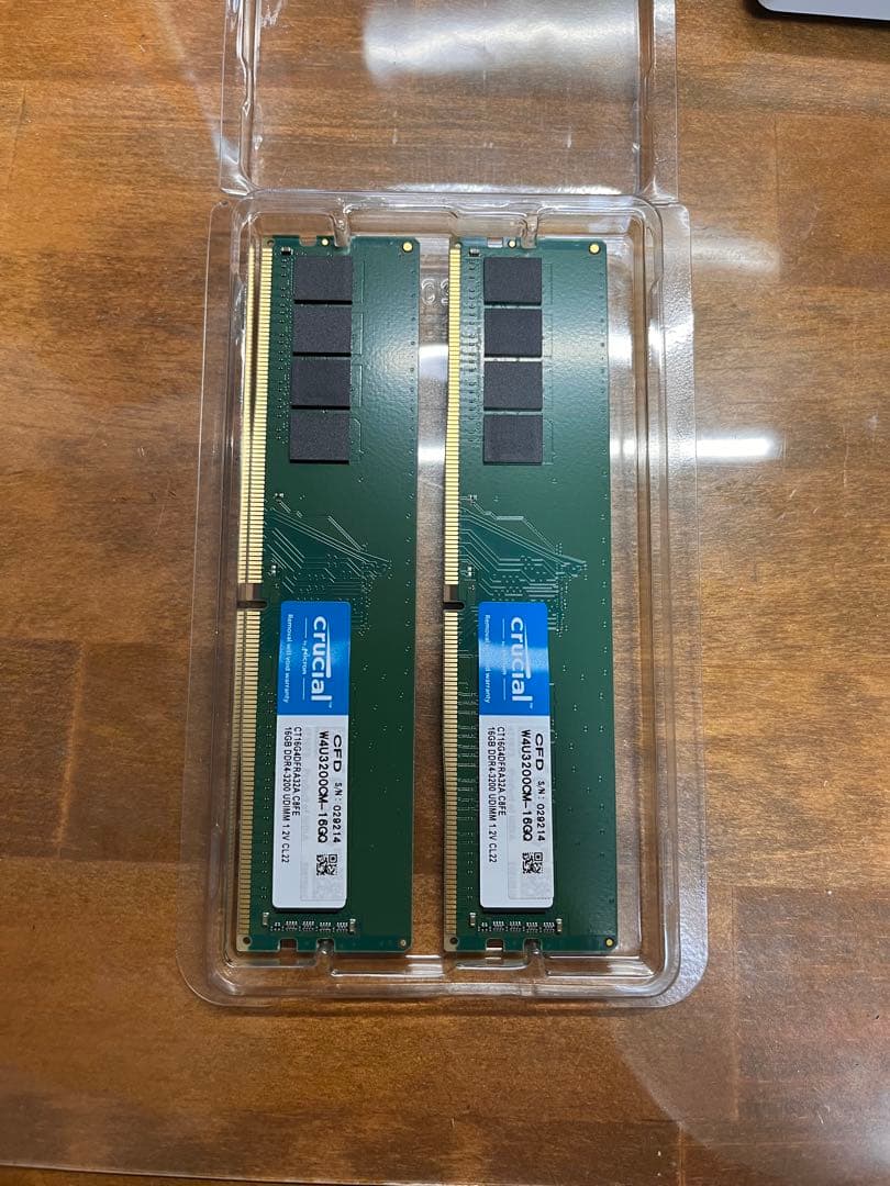 Crucial DDR4 16GB×2 メモリ