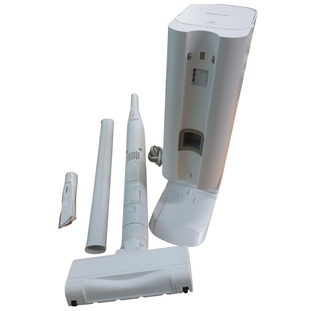 Panasonic　コードレス掃除機　2023年製　MC-NS100K