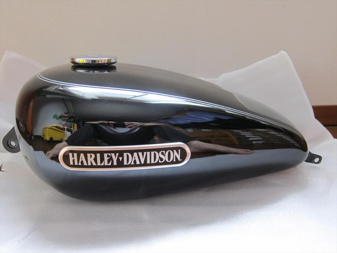 スポーツスター XL1200C純正タンク 黒　スポスタxl883xl1200