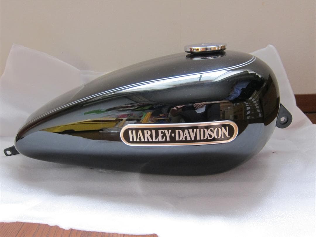 スポーツスター XL1200C純正タンク 黒　スポスタxl883xl1200