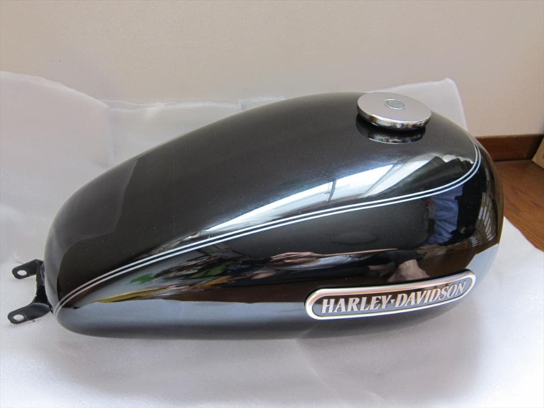 スポーツスター XL1200C純正タンク 黒　スポスタxl883xl1200