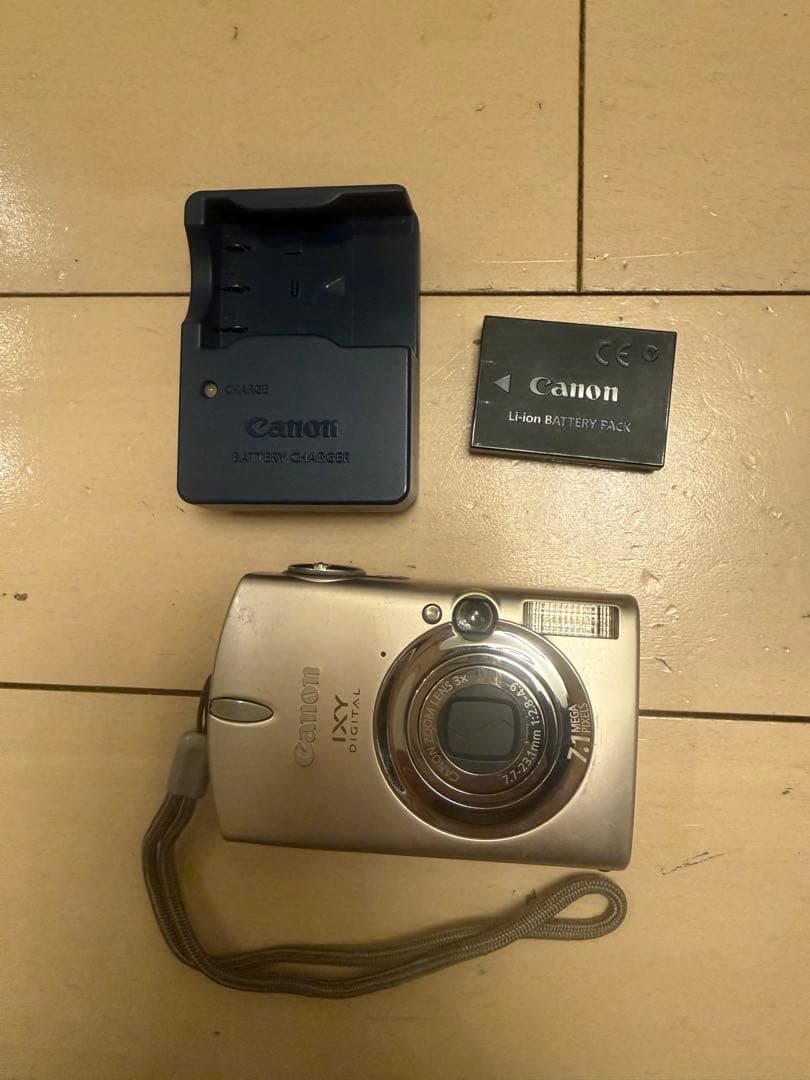 Canon IXY DIGITAL 700 シルバー
