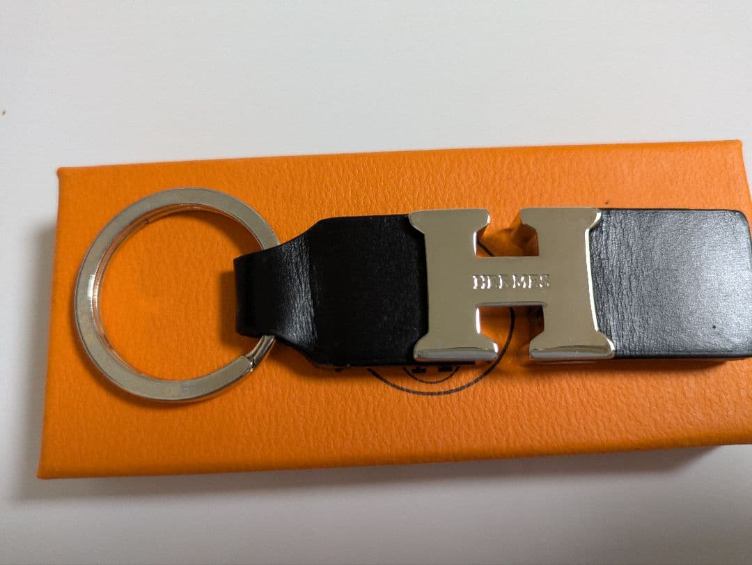 【新品・未使用】HERMES レザーキーホルダー H型
