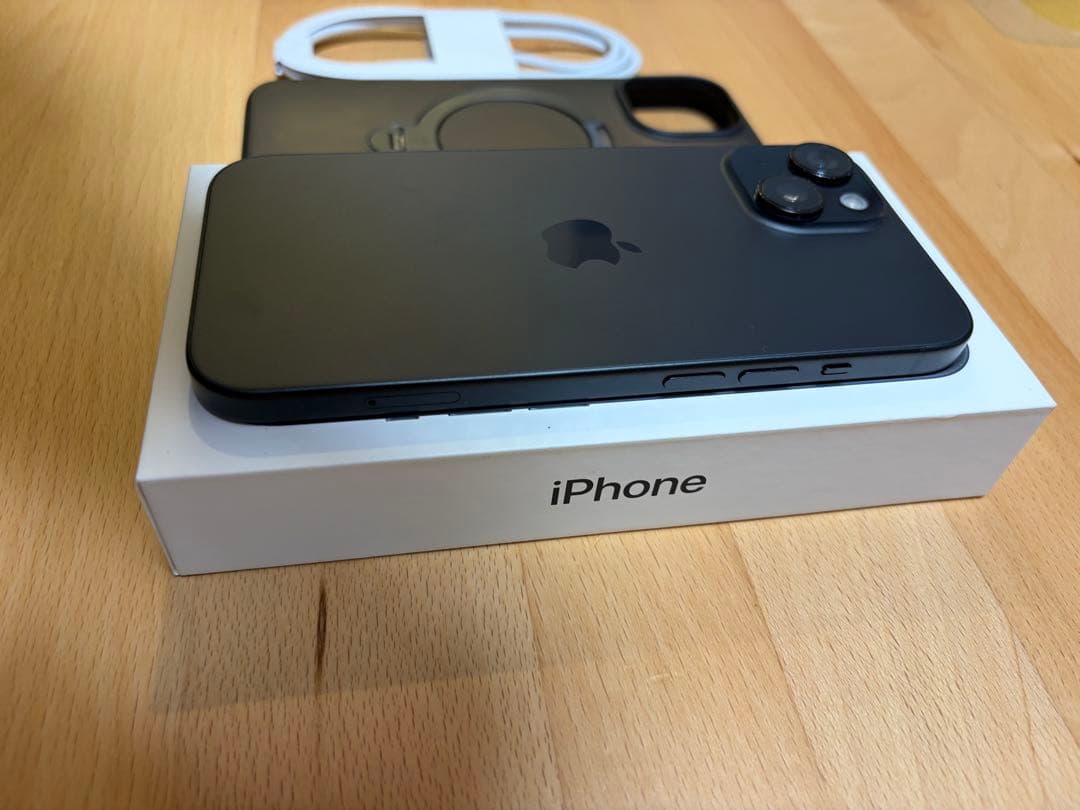 Apple iPhone 15 ブラック TORRASケース付き