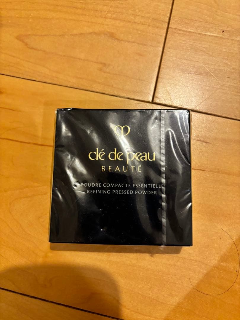 クレドポーボーテ　プードルコンパクトエサンシエル n 本体