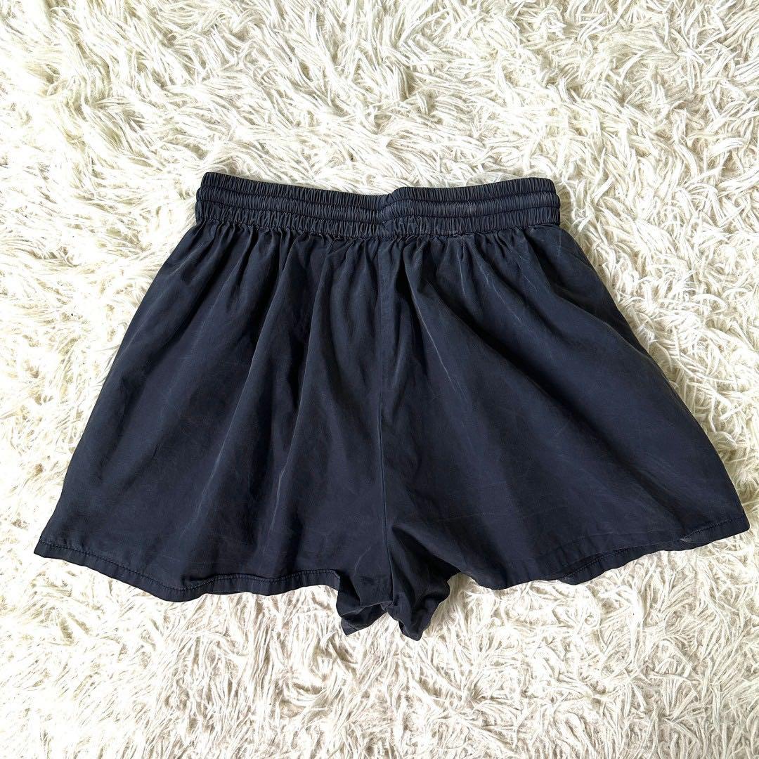 プラダ ショートパンツ 三角ロゴプレート ネイビー ナイロン サイズ36