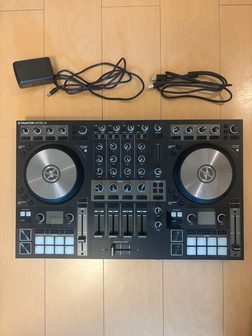 Traktor Kontrol S4 MK3 コントローラー