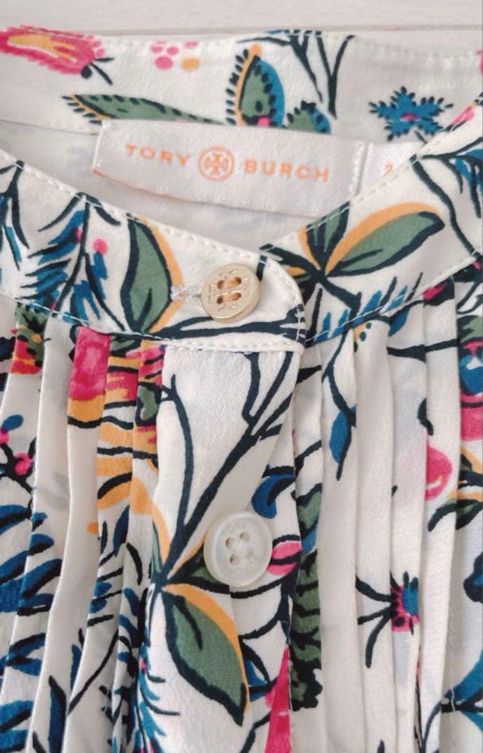 トリーバーチシルクワンピース