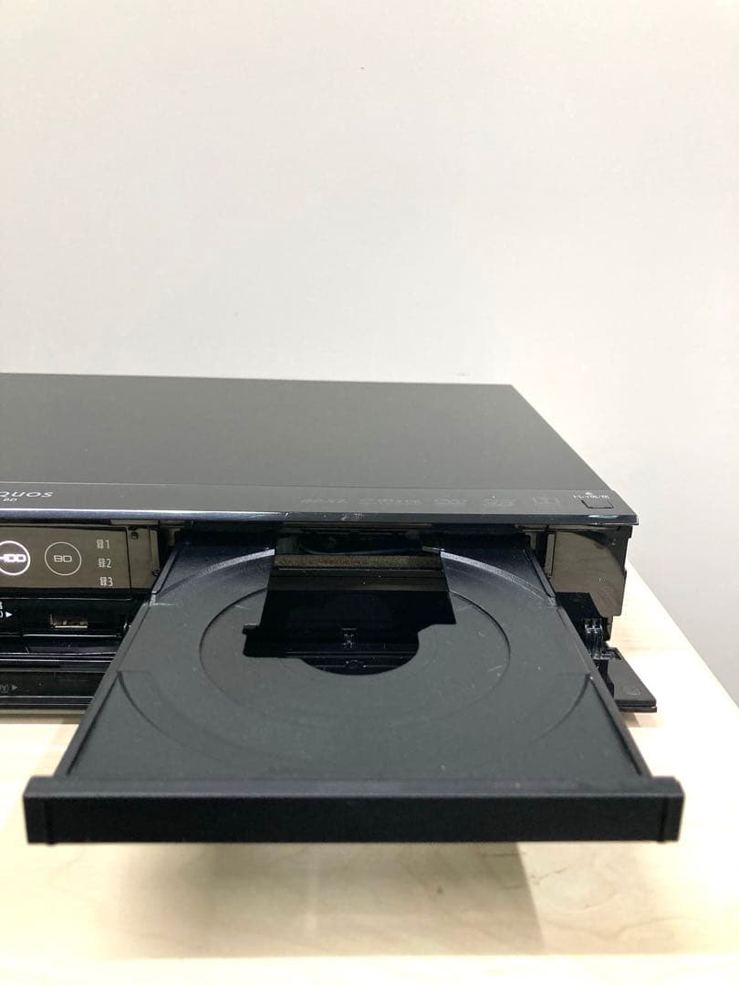 めっちゃ綺麗　1TB３チューナー シャープ　AQUOS BD-T 1800