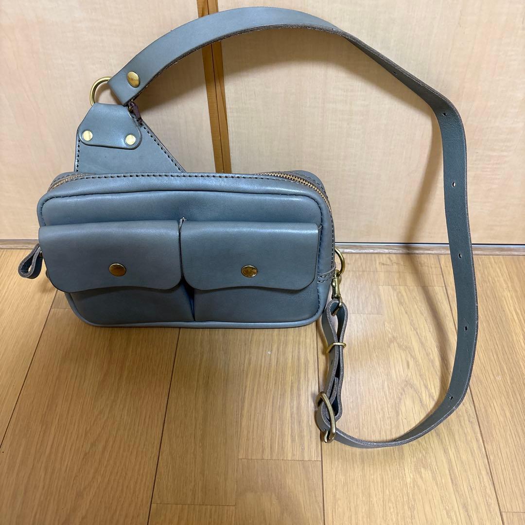 未使用品HERZ チェストバッグ 男女兼用 色　限定革アイビーグレイ