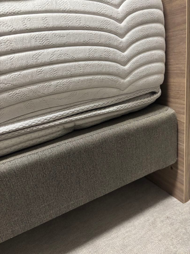 Rucci【正規品・美品・ほぼ未使用】シモンズ　マットレスベッドフレーム