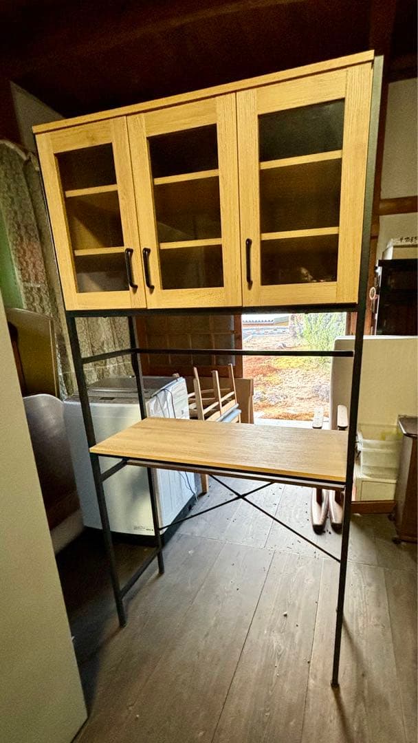 〈とても綺麗〉 食器棚 ごみ箱上ラック 木製 ガラス扉付き 大容量 完成品