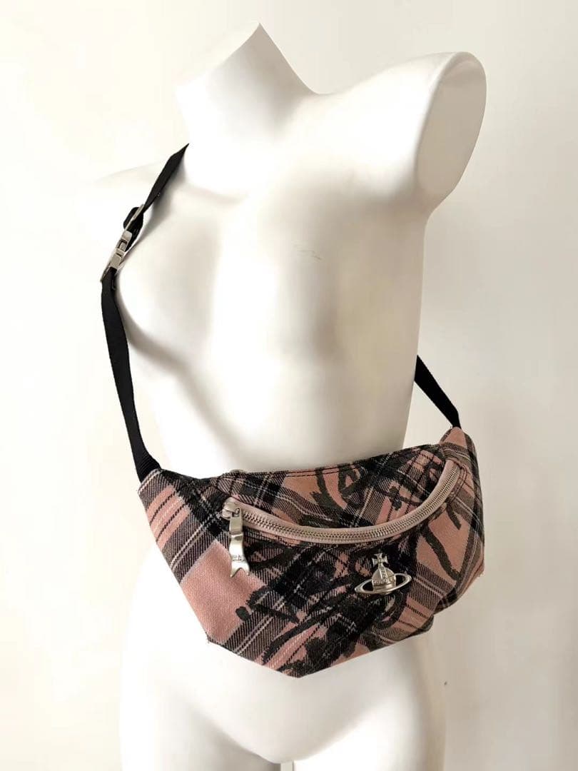vivienne westwoodチェック柄 ボディバッグ ピンク系