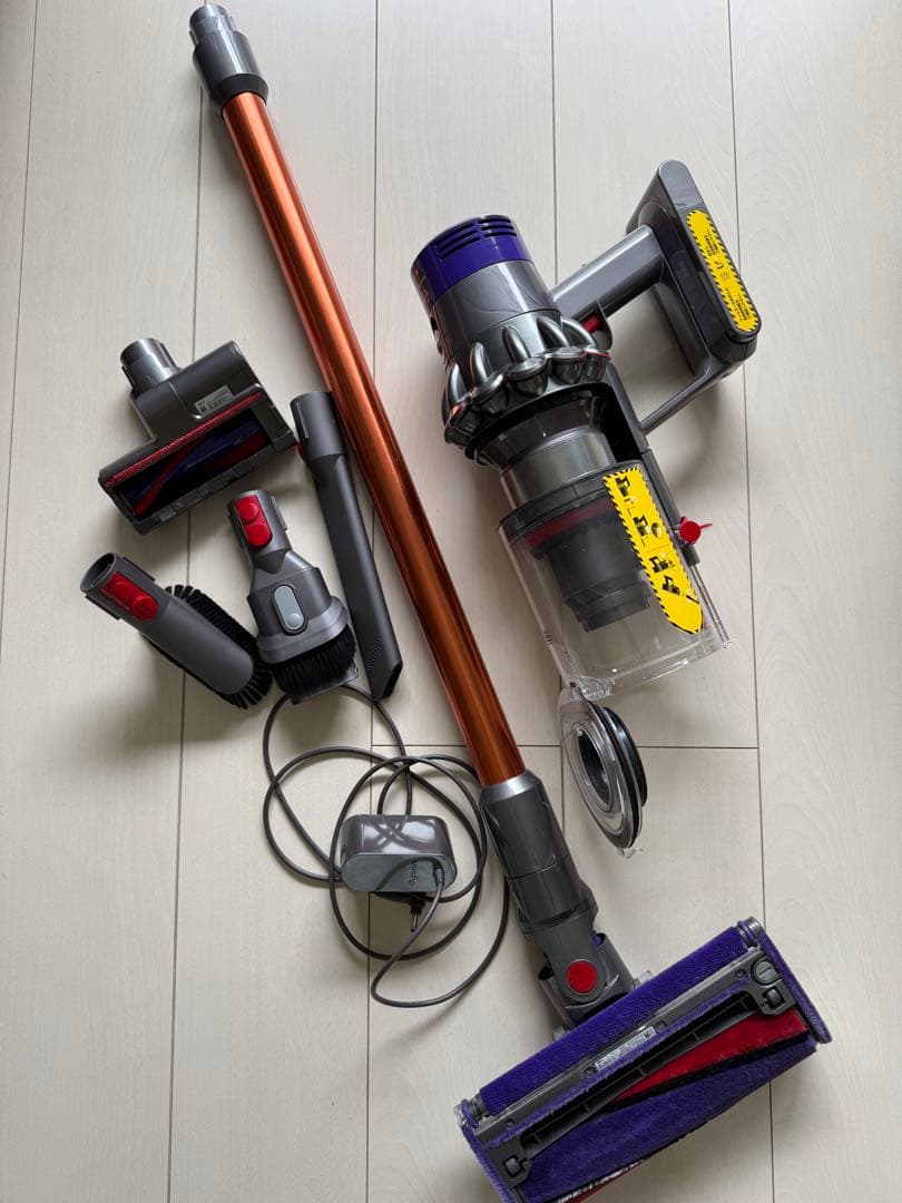 Dyson V10 コードレス掃除機 本体　中古品・ジャンク品