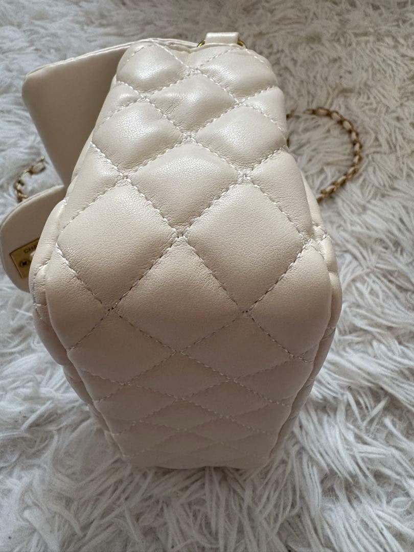 CHANELノベルティ ホワイトショルダーバッグ