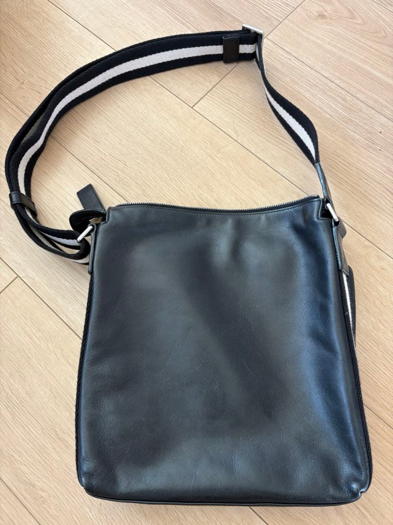 BALLYレザーショルダーバッグ