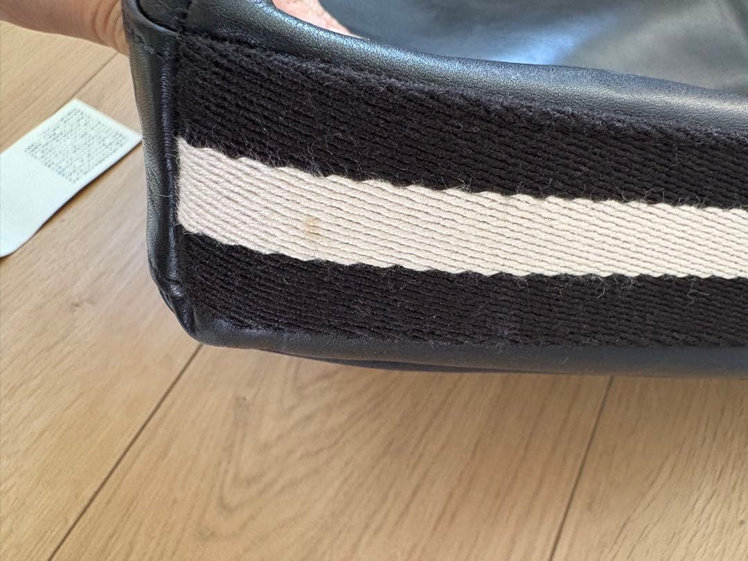 BALLYレザーショルダーバッグ