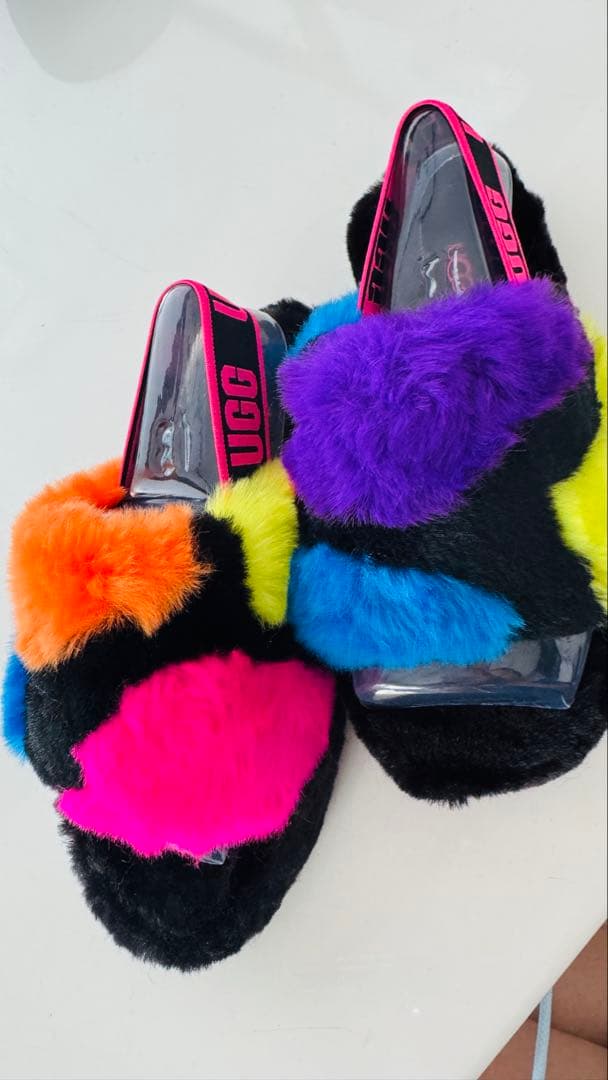 UGGキッズサンダル