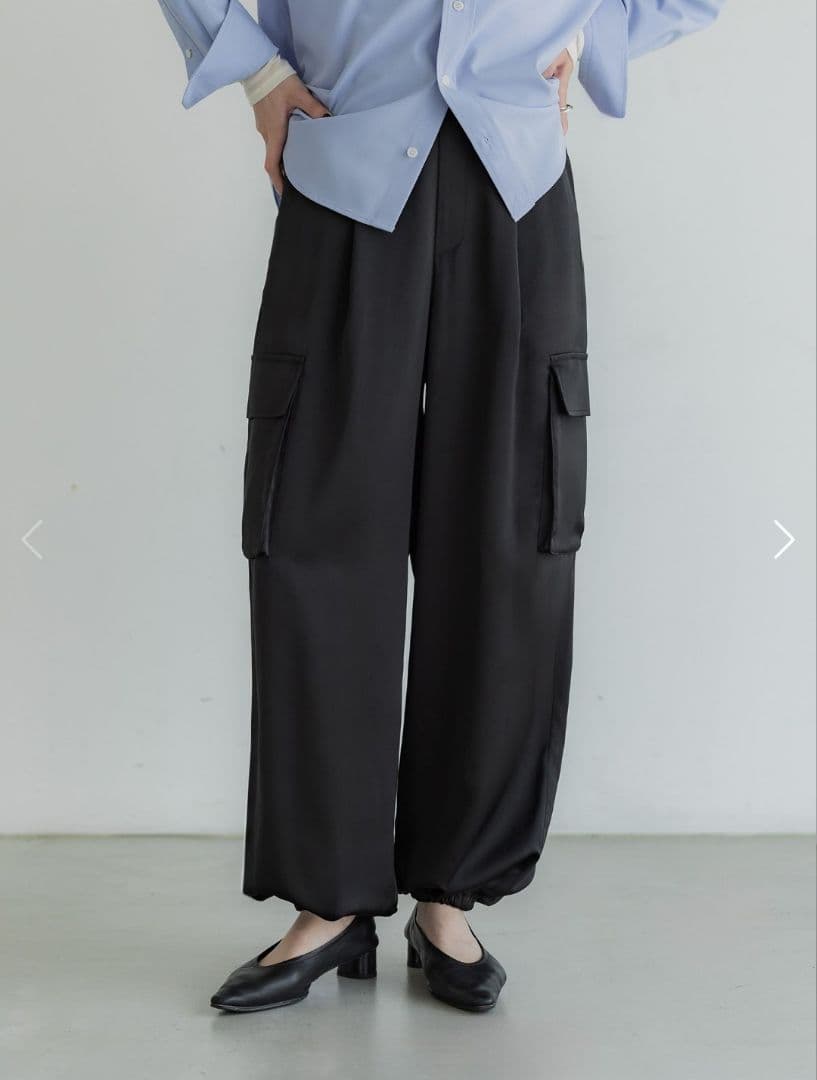 新品未使用　crewre マットサテンカーゴパンツ　サイズ３