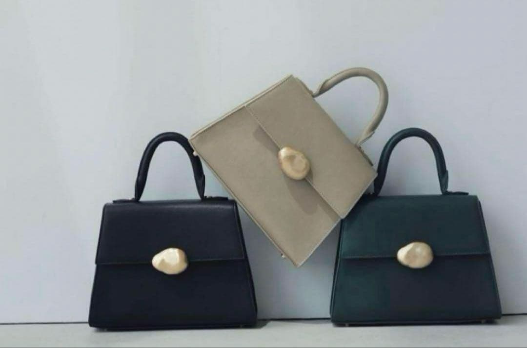 アニュアンス anuans モチーフ付きミニハンドルバッグ （BLACK）