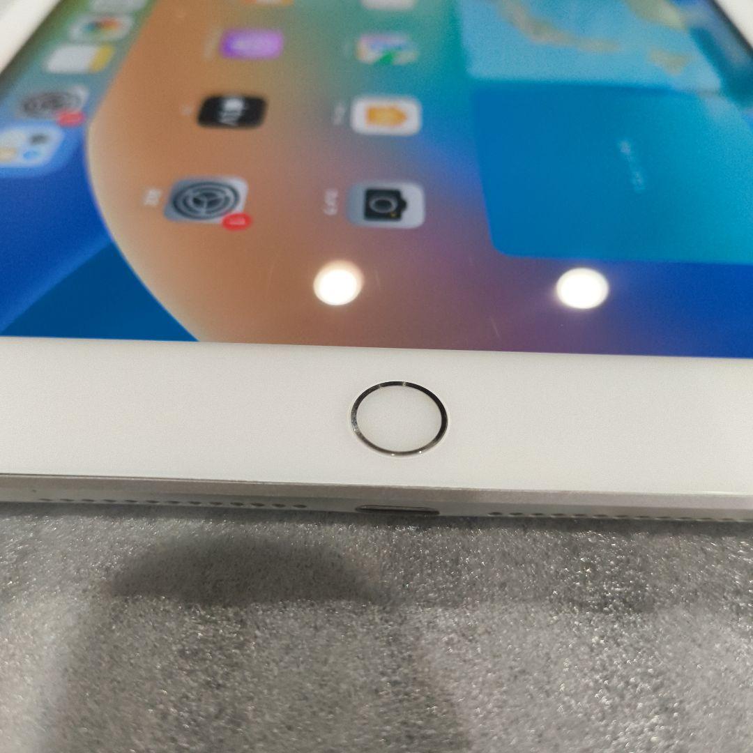 【良品】iPad第6世代128G,WiFiバッテリ健康度87%+新品充電器とペン