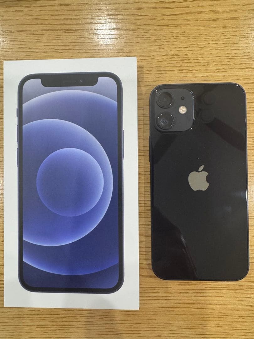 iPhone12 mini 64ギガ　SIMフリー　バッテリー１００%画面新品