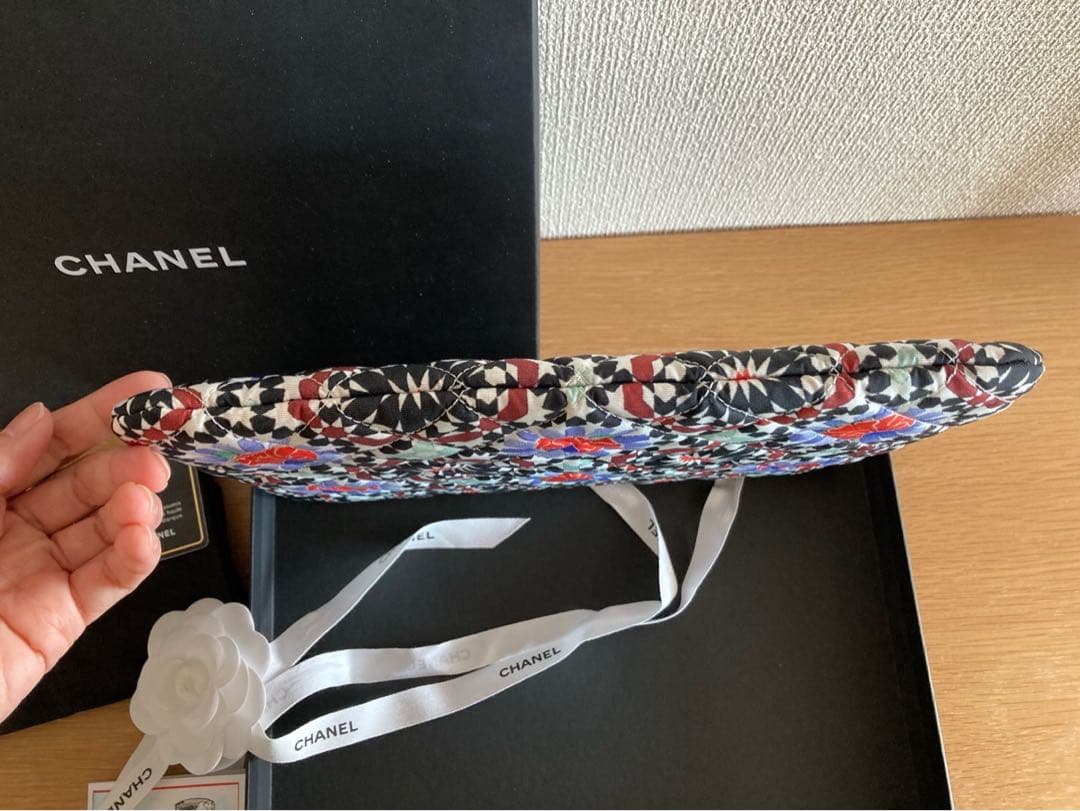 美品　CHANEL シャネル　クラッチバッグ　ドバイ限定